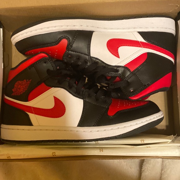 Jordan 1 mid - Picture 1 of 4